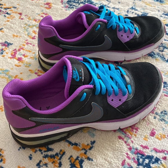 NIKE - Picture 2 of 3